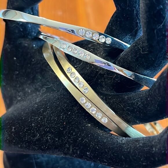 2 Silvertone 2 Goldtone Rhinestone Bangle Bracelets (Set of 4) - Picture 3 of 10